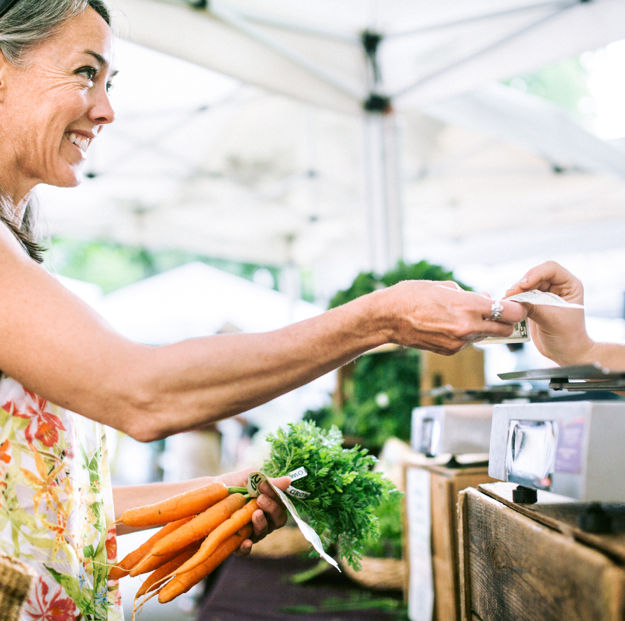 selling-baked-goods-at-the-farmers-market