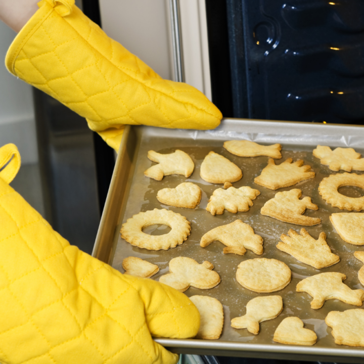 what is a rimmed baking sheet