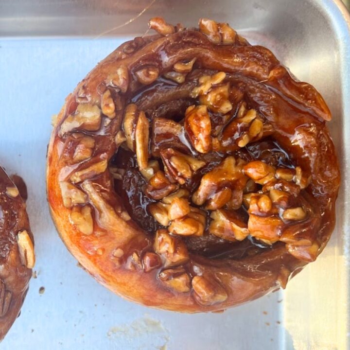 cinnamon roll vs cinnamon bun