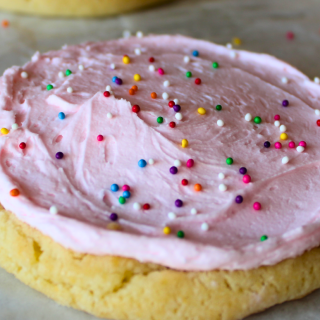 decorating cookies with buttercream