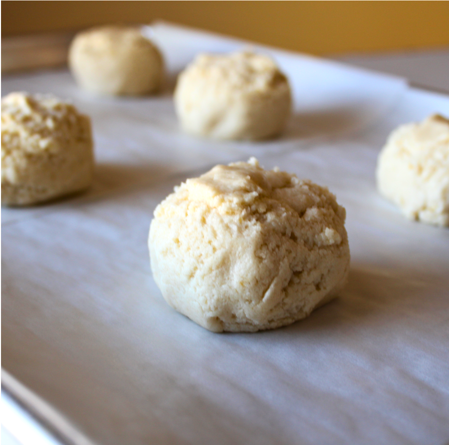 decorating cookies with buttercream