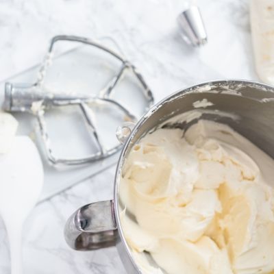 what is wedding cake flavor