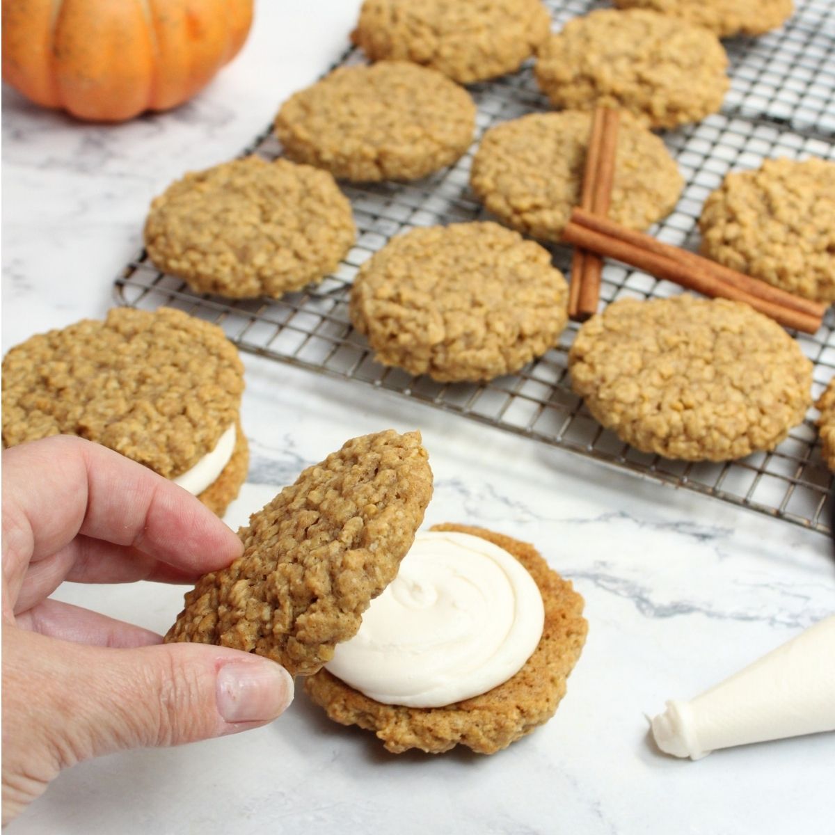 pumpkin oatmeal cream pies_assembly